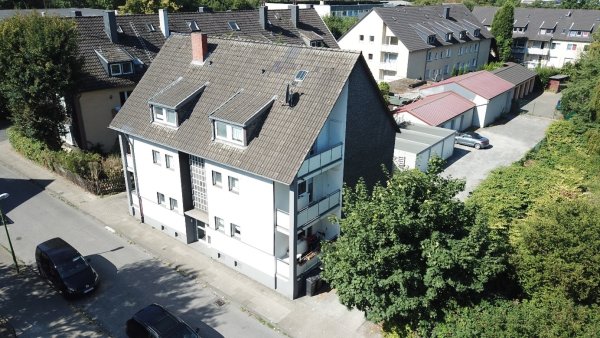 Gepflegtes 6-Familienhaus mit Garagen und Halle in Essen-Bochold